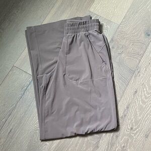 Lululemon - swift mid rise wide leg pant size 4 (price for 1 pair)